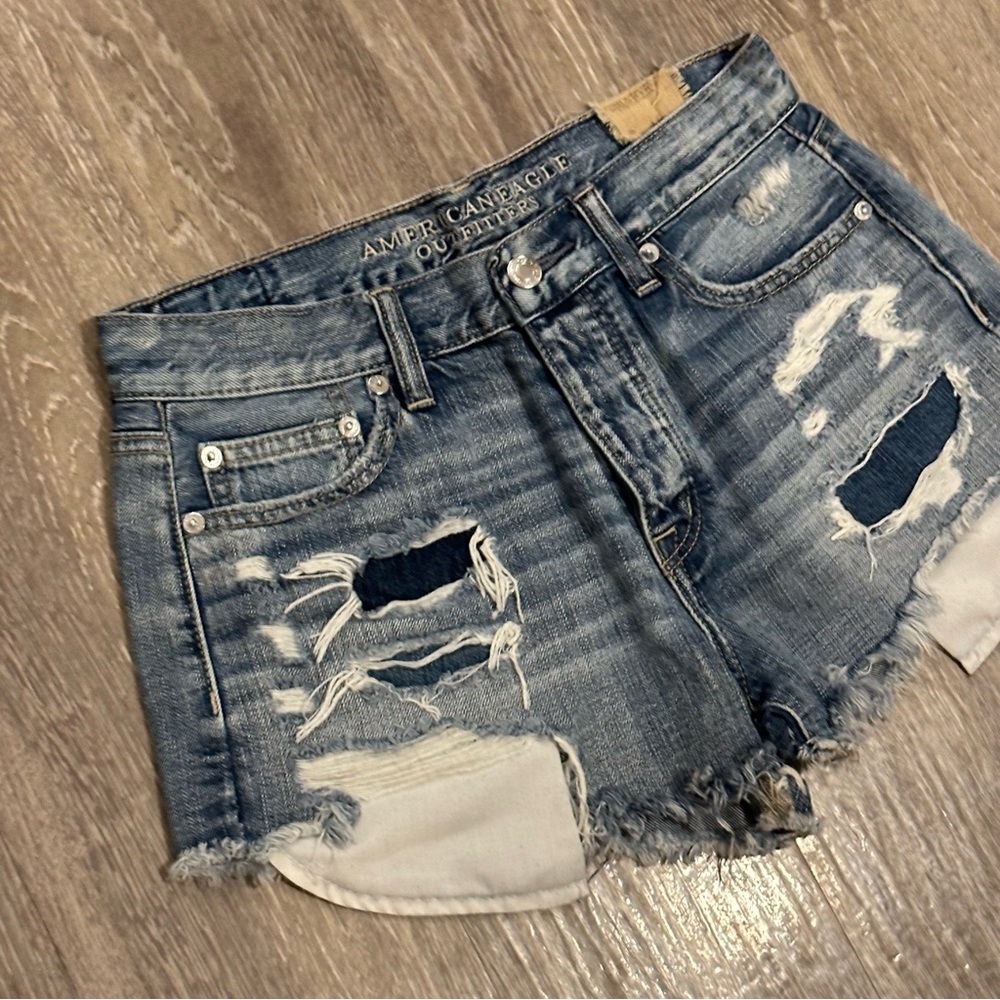 American Eagle distressed short jean shorts - Picture 2 of 4